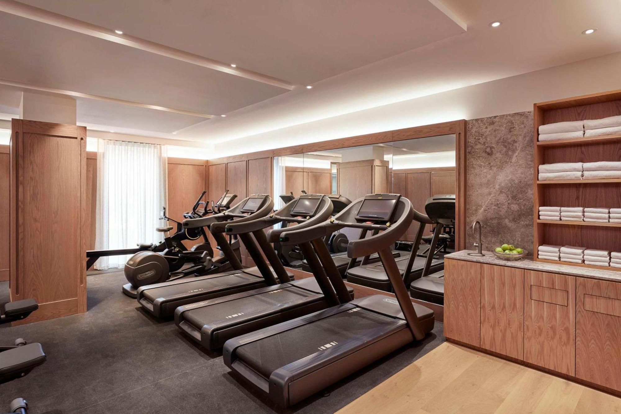 Hilton Melbourne Little Queen Street Экстерьер фото The gym at The Hari