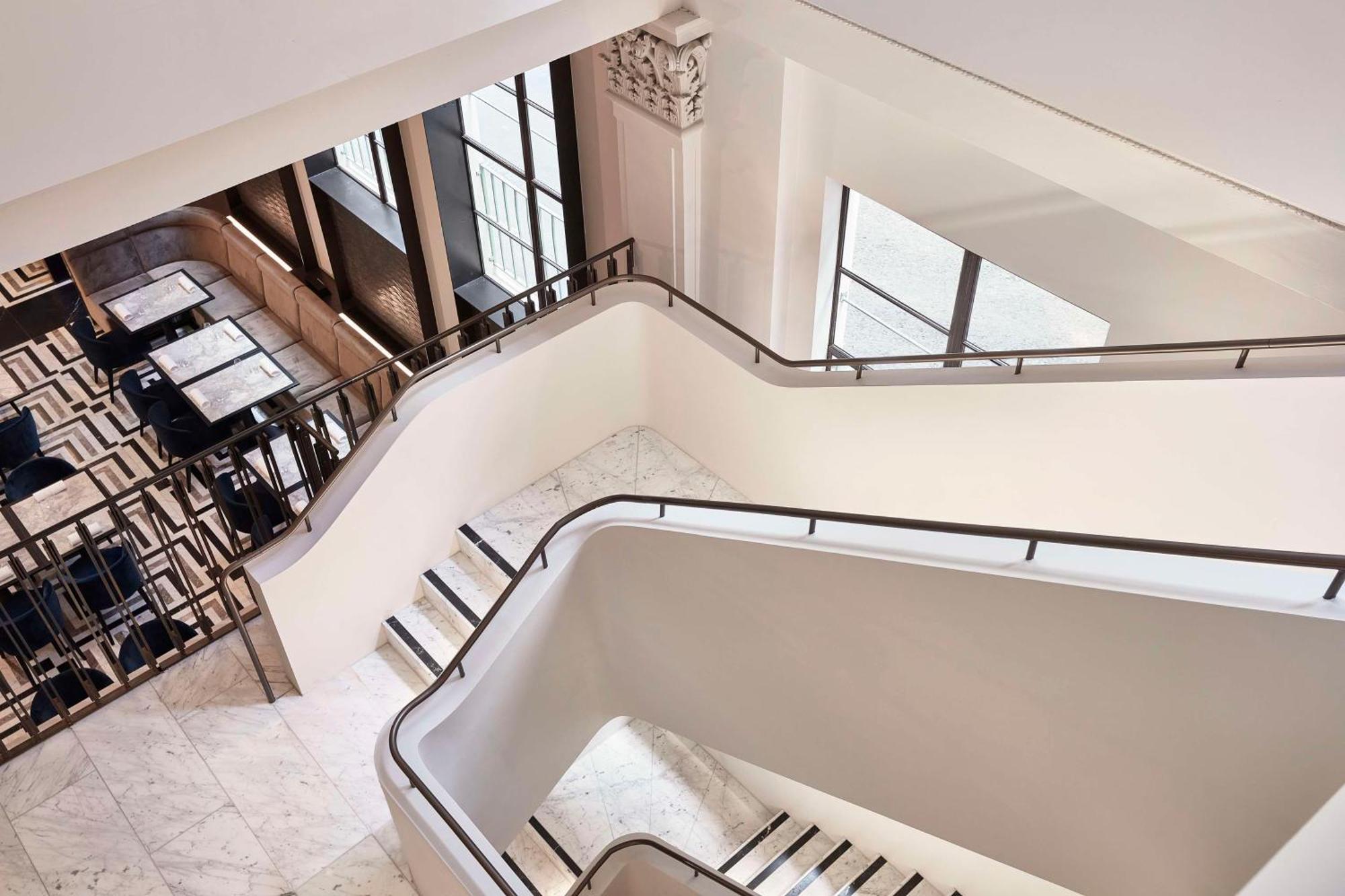 Hilton Melbourne Little Queen Street Экстерьер фото Staircase