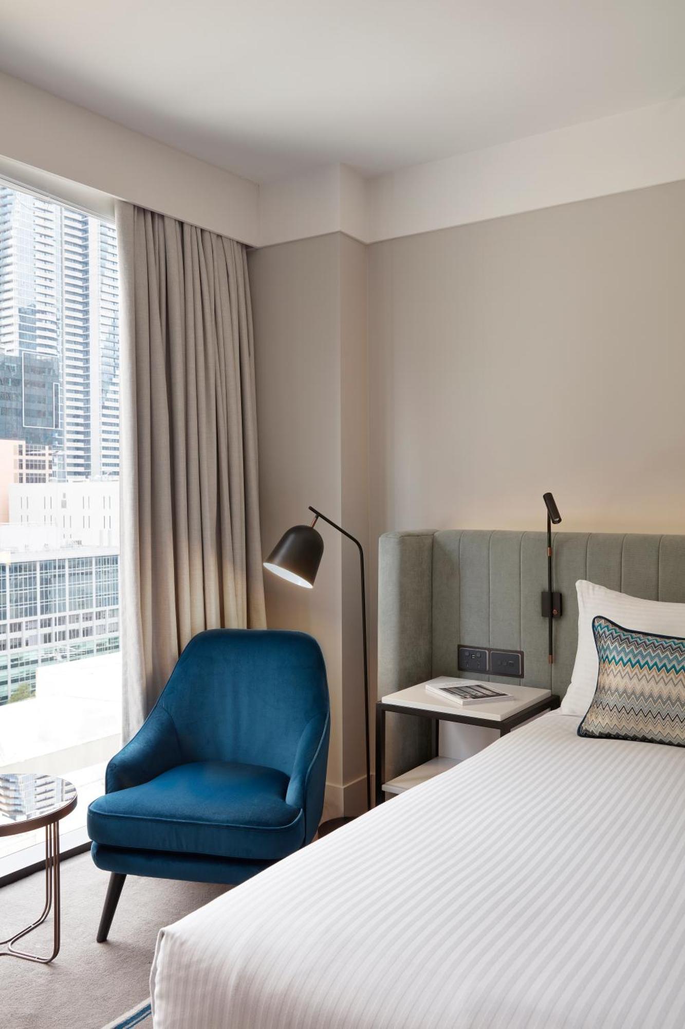Hilton Melbourne Little Queen Street Экстерьер фото A room at the hotel