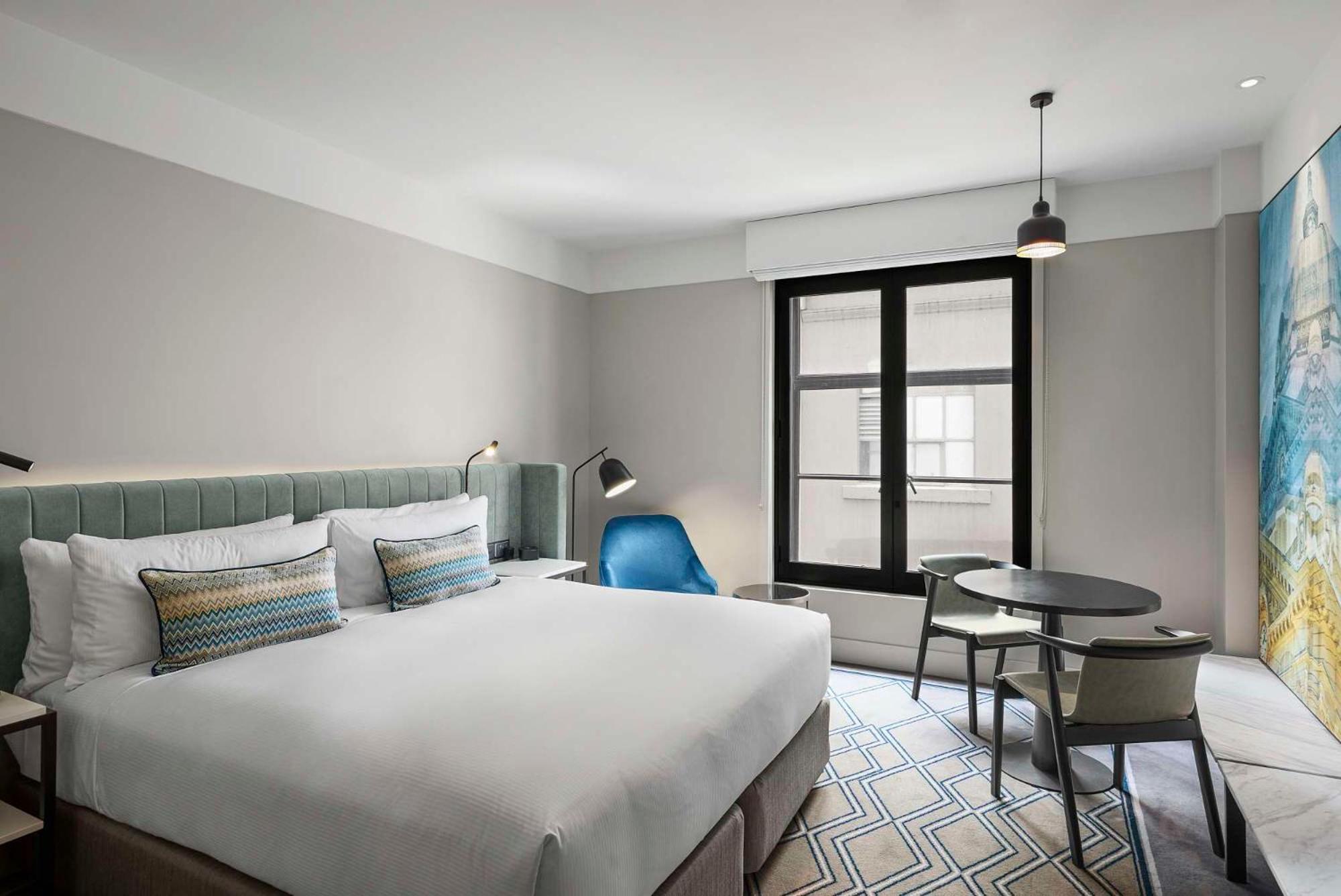 Hilton Melbourne Little Queen Street Экстерьер фото A room at the hotel