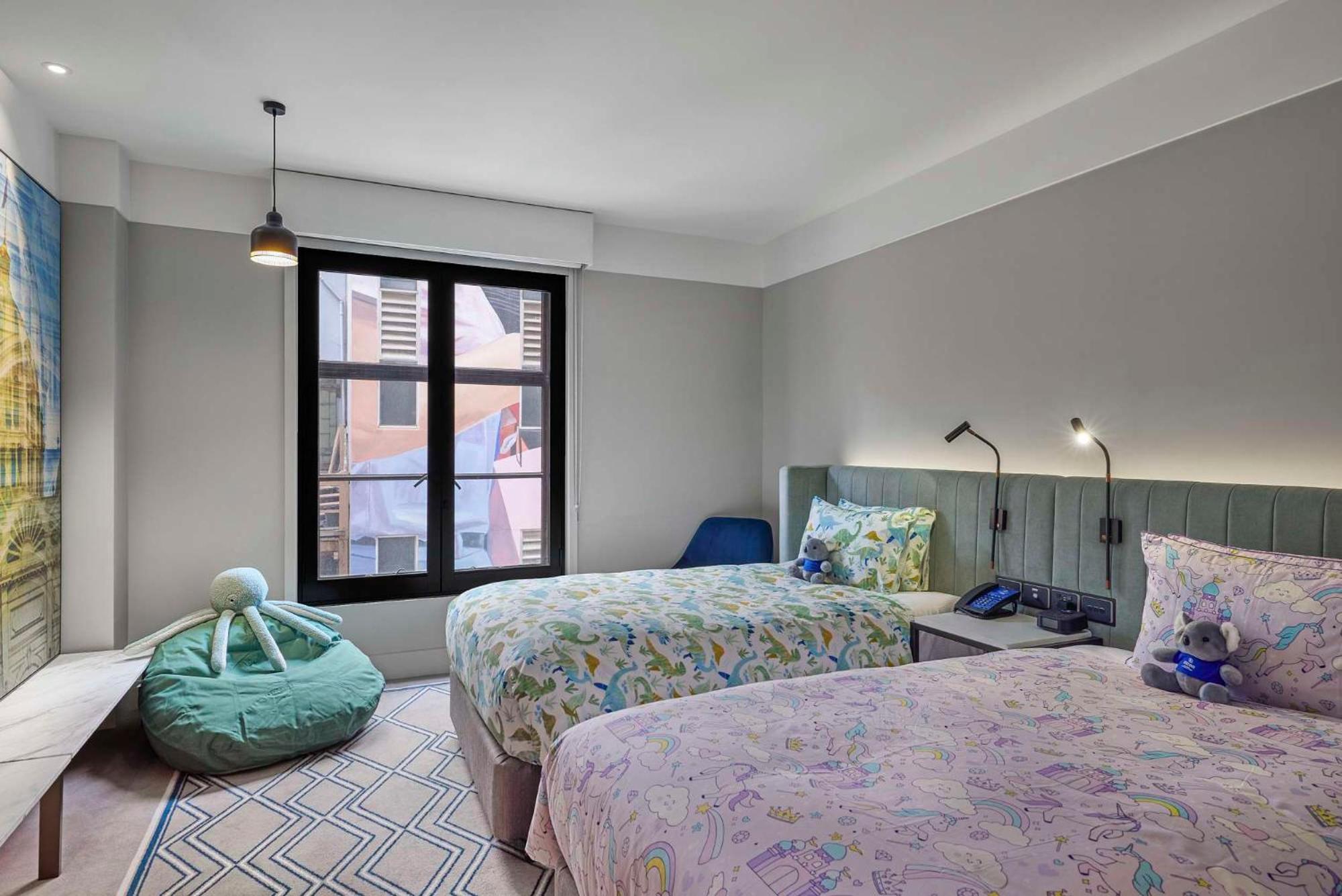 Hilton Melbourne Little Queen Street Экстерьер фото A room at the hotel